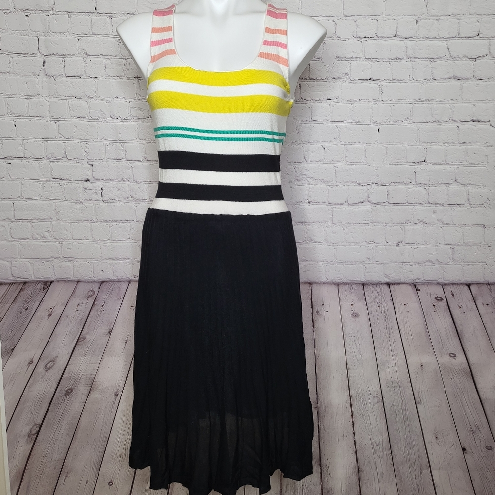 Camellia Sleevless Knit Stripe Dress with Pleated Skirt Size S